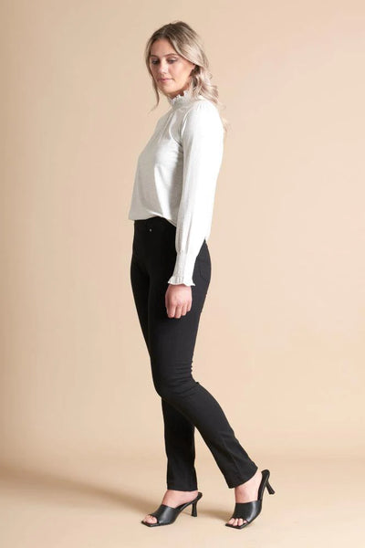 MACJAYS (LN) California stretch pull on jean! 14