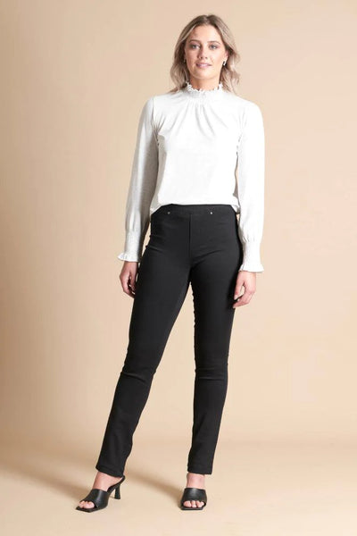 MACJAYS (LN) California stretch pull on jean! 14